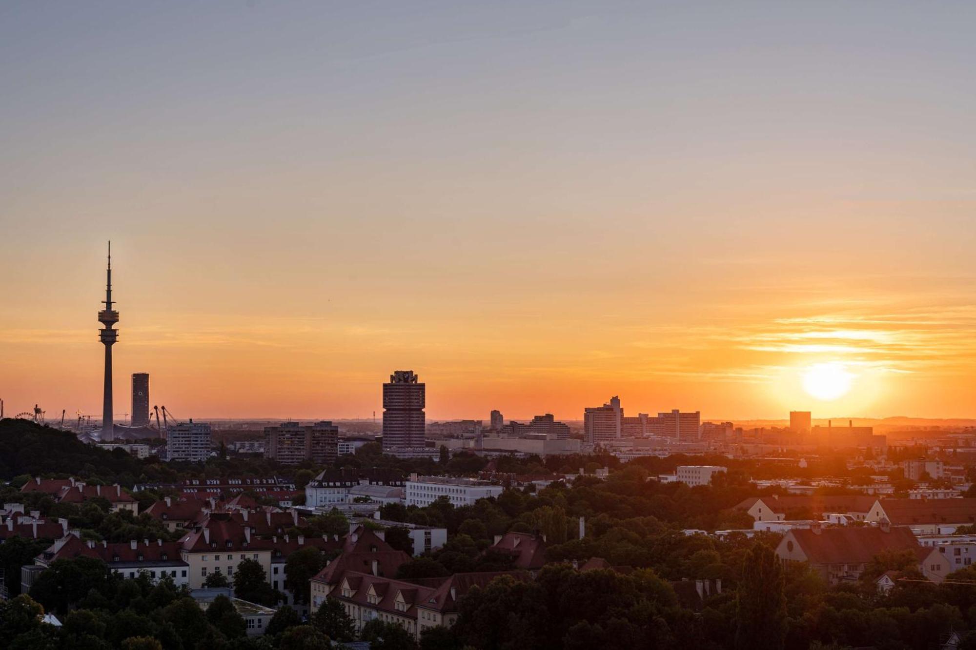 Andaz Munich Schwabinger Tor, By Hyatt Hotel Exterior foto Sunset over Stuttgart