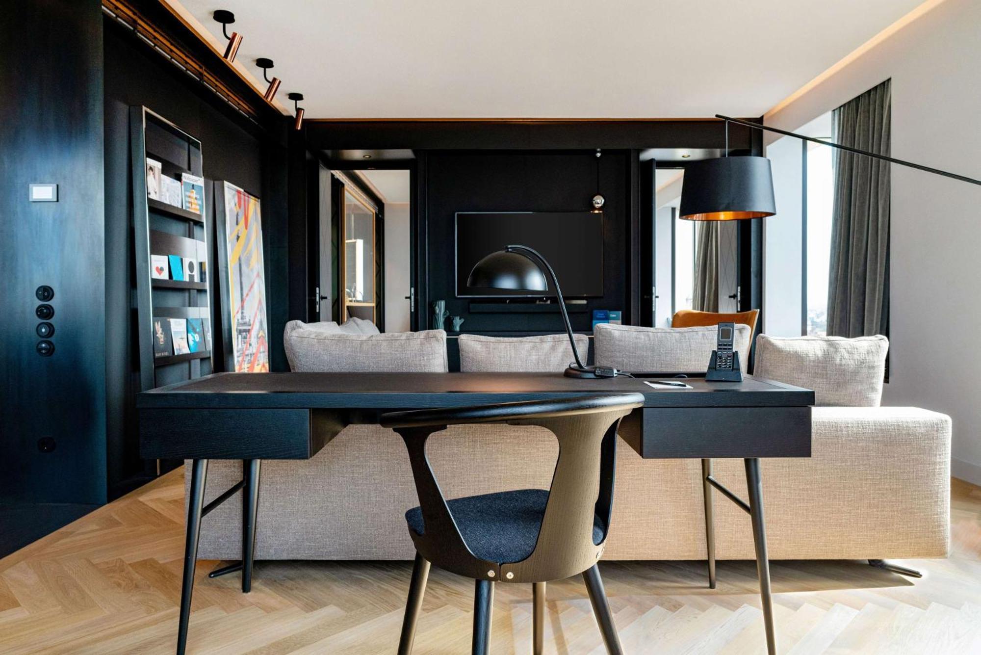 Andaz Munich Schwabinger Tor, By Hyatt Hotel Exterior foto The interior of a suite at the hotel