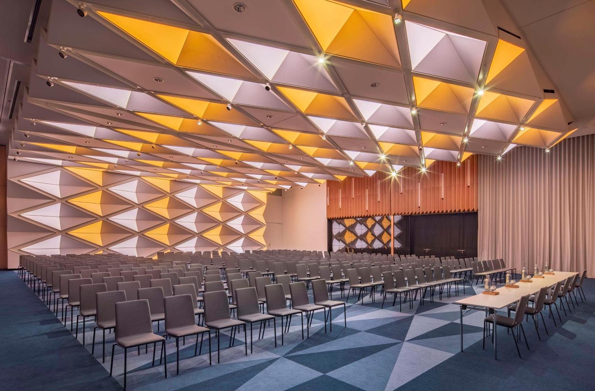 Andaz Munich Schwabinger Tor, By Hyatt Hotel Exterior foto The interior of the conference centre
