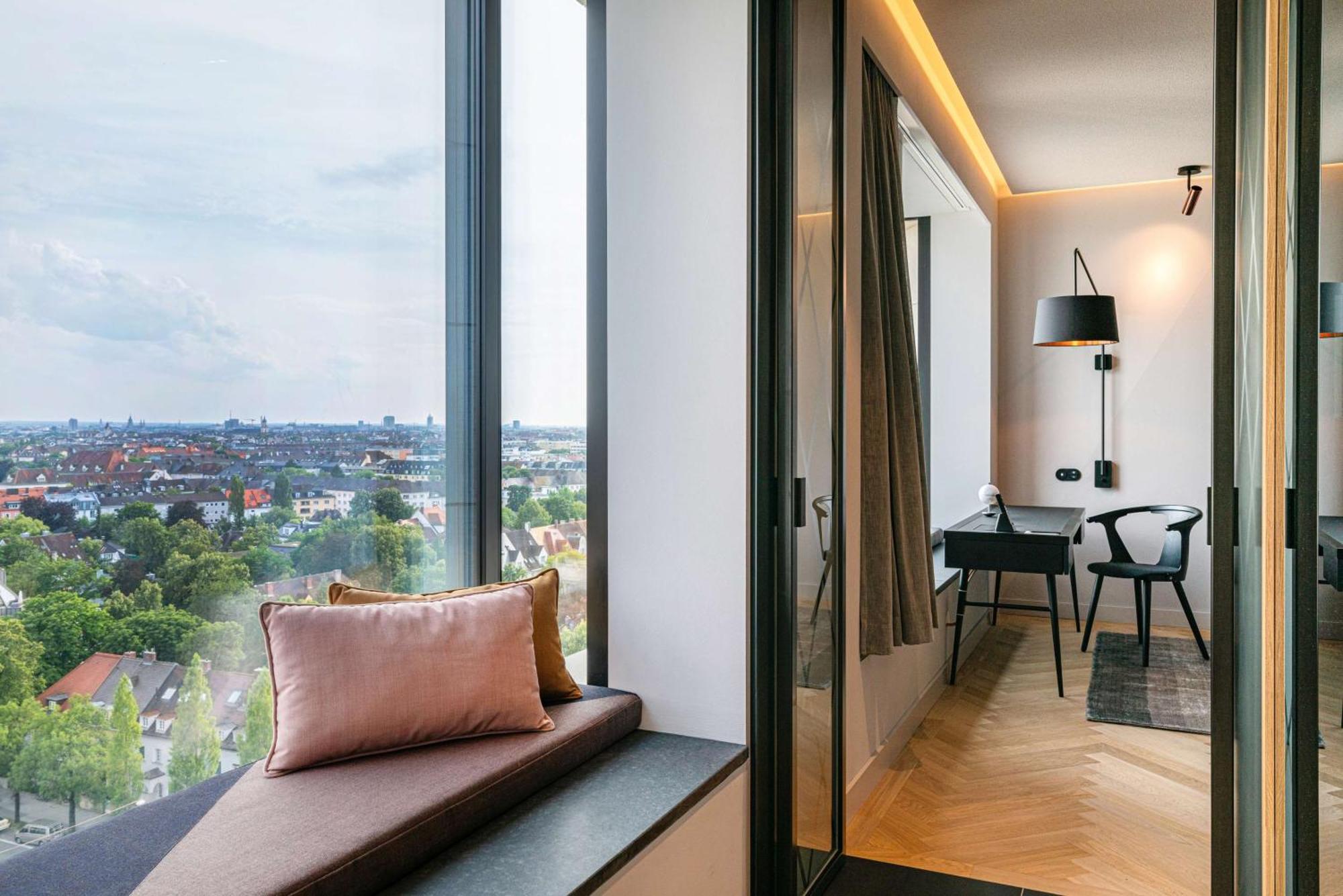 Andaz Munich Schwabinger Tor, By Hyatt Hotel Exterior foto A view of the living room from the balcony